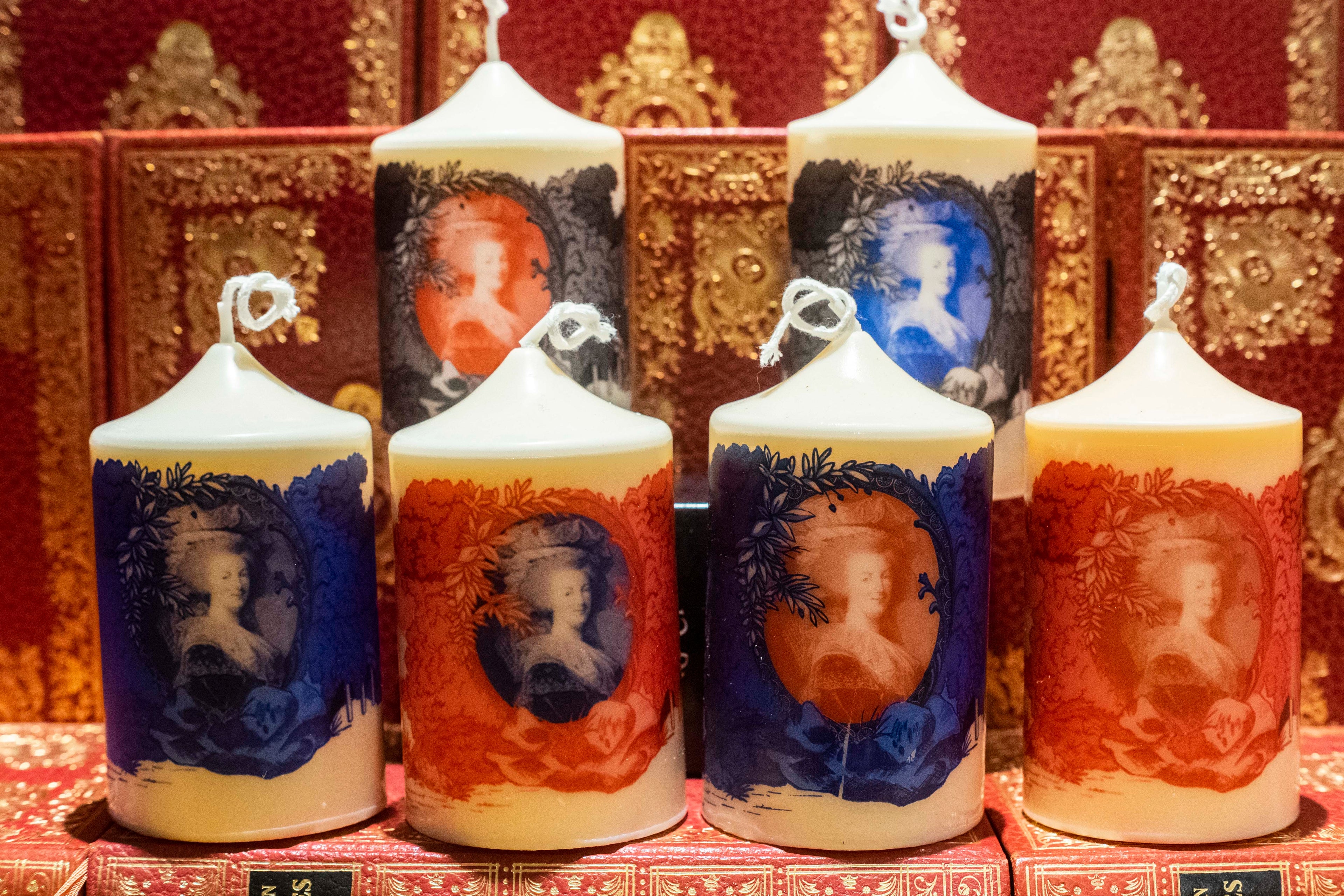 Maria Antonietta - Medaglione rosa PopArt su incisione rosa - Vigée Lebrun