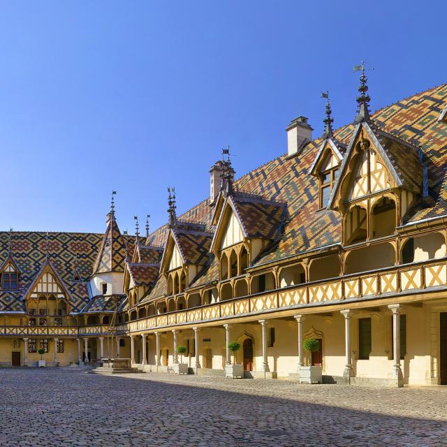 Hospices de Beaune - Gravure de la cour