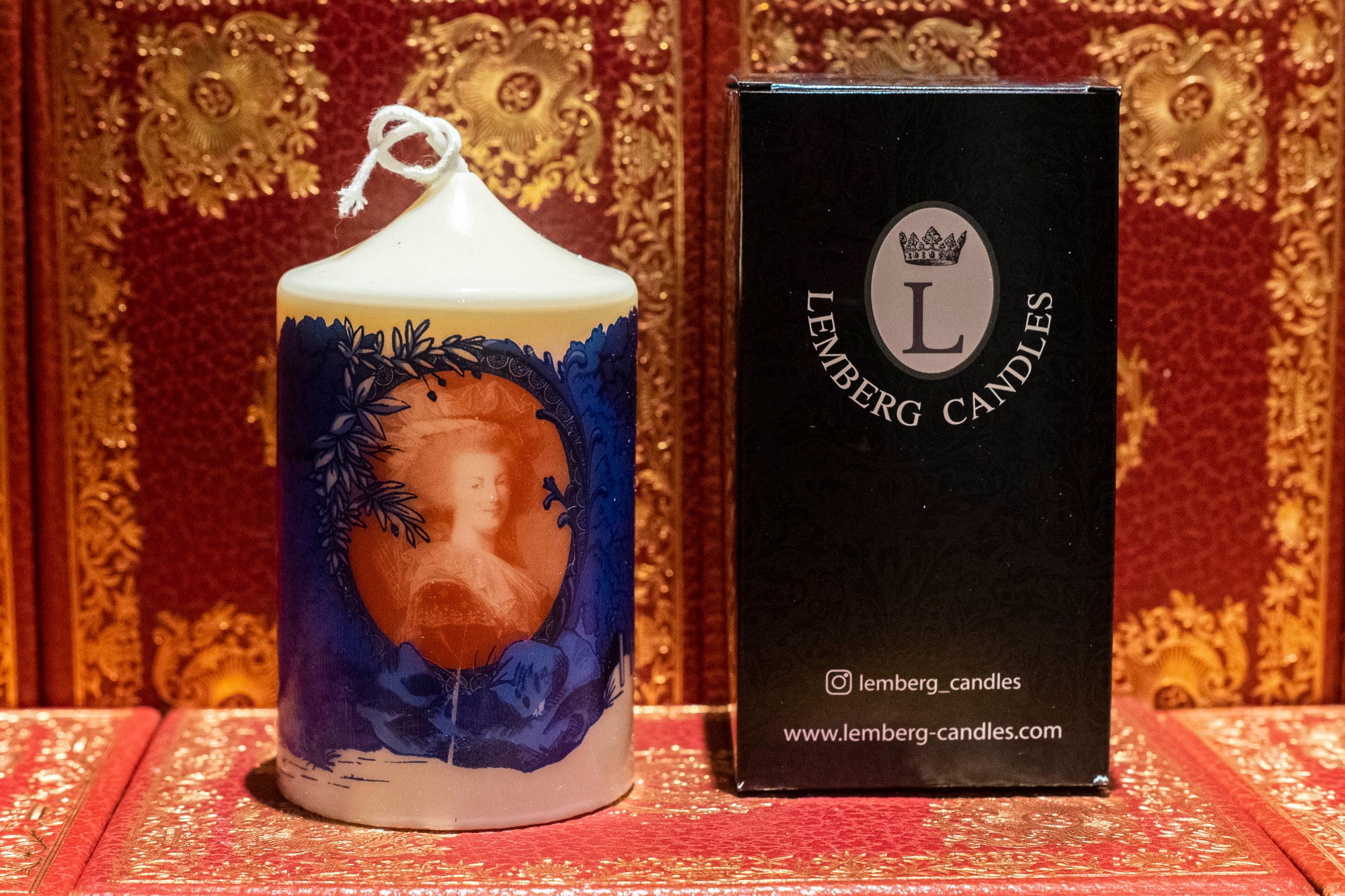 Marie Antoinette - Médaillon Rose sur gravure Bleue - Bougie d art