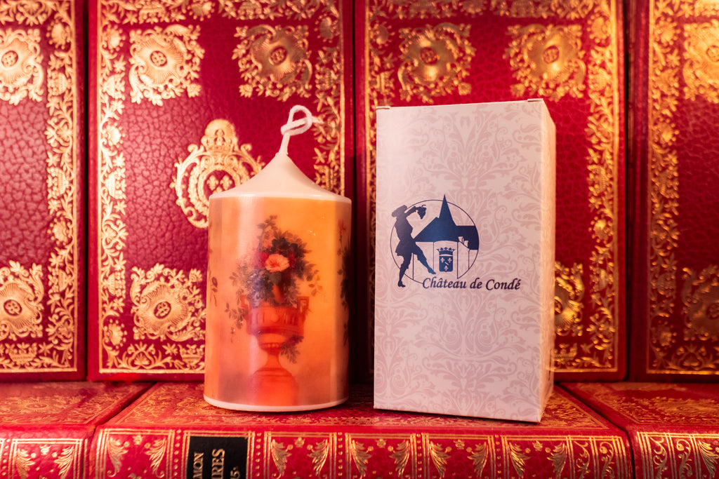 Château de Condé - Vases à l'antique au bouquet de fleurs